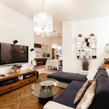 Апартаменты Luxury Dlouha